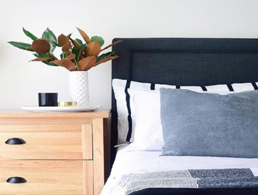 Master bedroom decorating ideas - Blue, white and natural