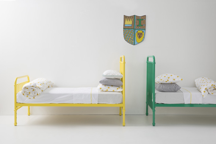 Small bedroom decorating ideas - yellow and green beds