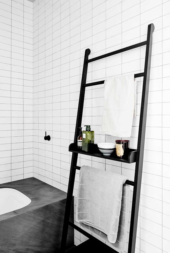 Small bathroom ideas - monochrome ladder look