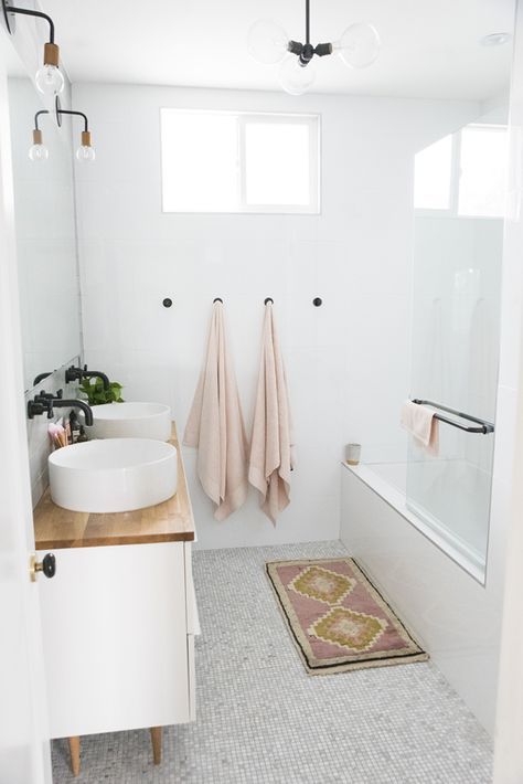 Small bathroom ideas - hooks and pink towels