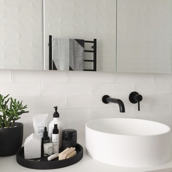 Small bathroom ideas - black tray and white tiles