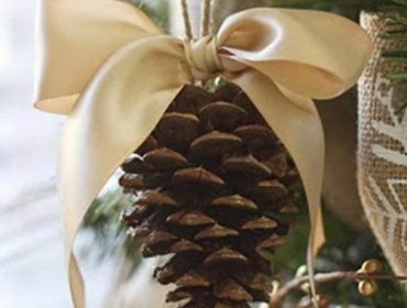Christmas tree decorating feature image