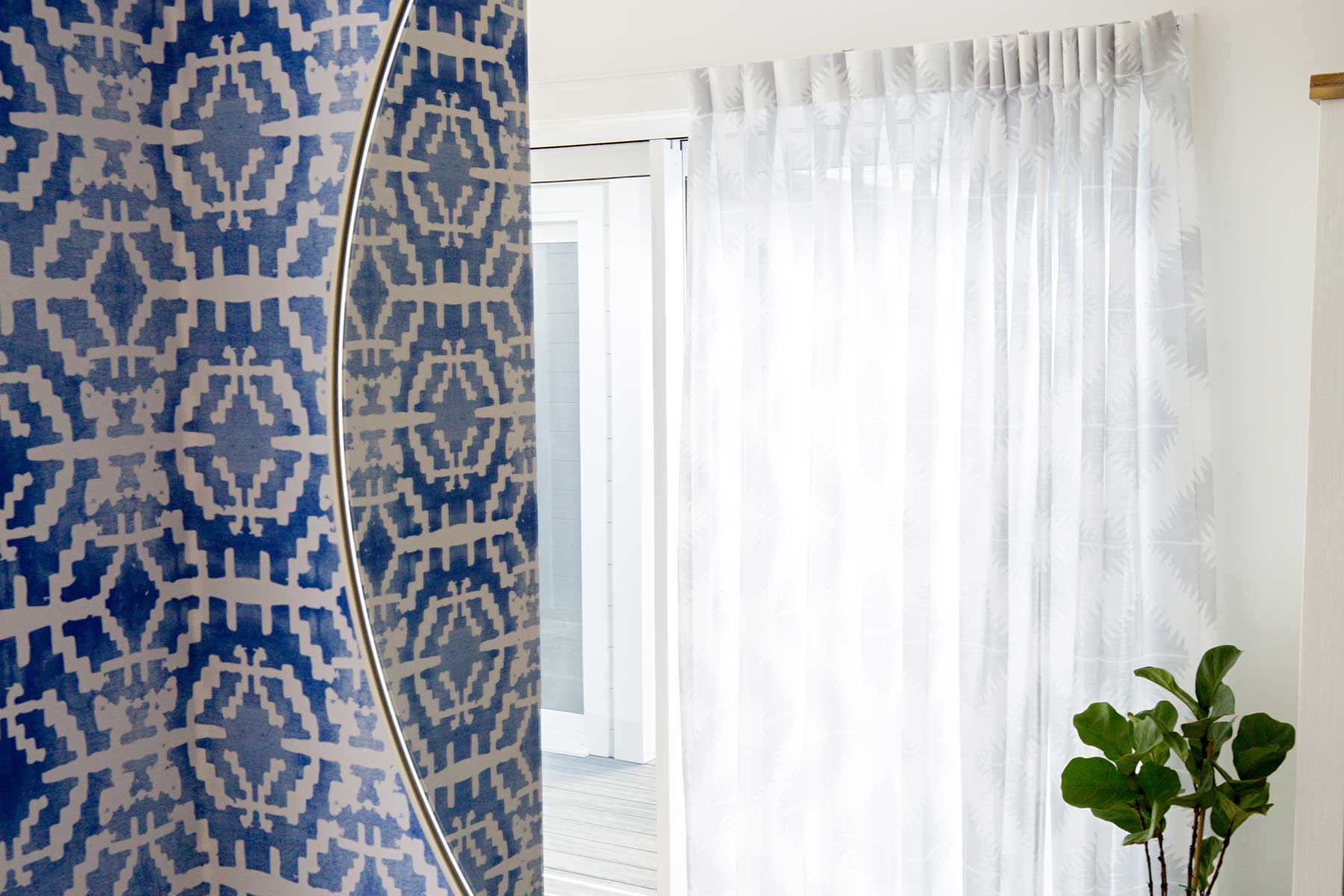 James luxury family beach house - after - coloured wall