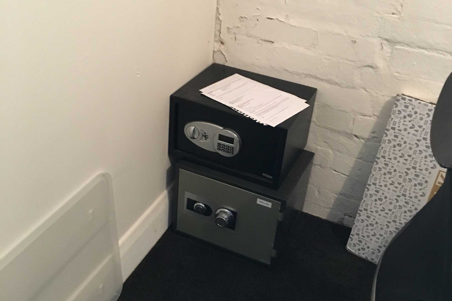 Lauras scandi home office - before - safe