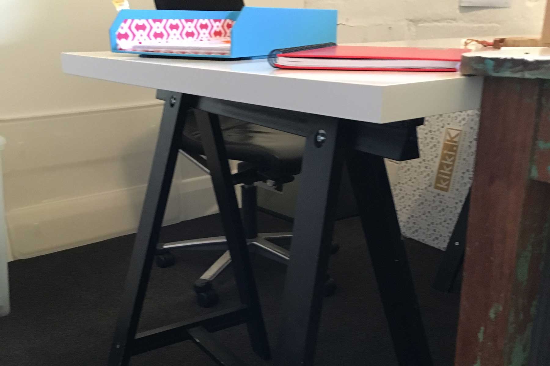 Lauras scandi home office - before - table