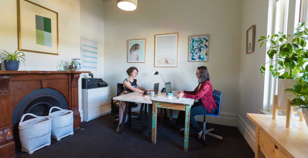 Lauras scandi home office - feature