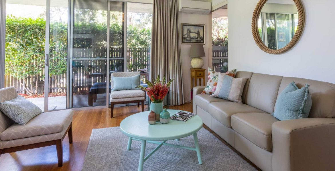 Robyn's vibrant beach apartment - after - floral lounge 3