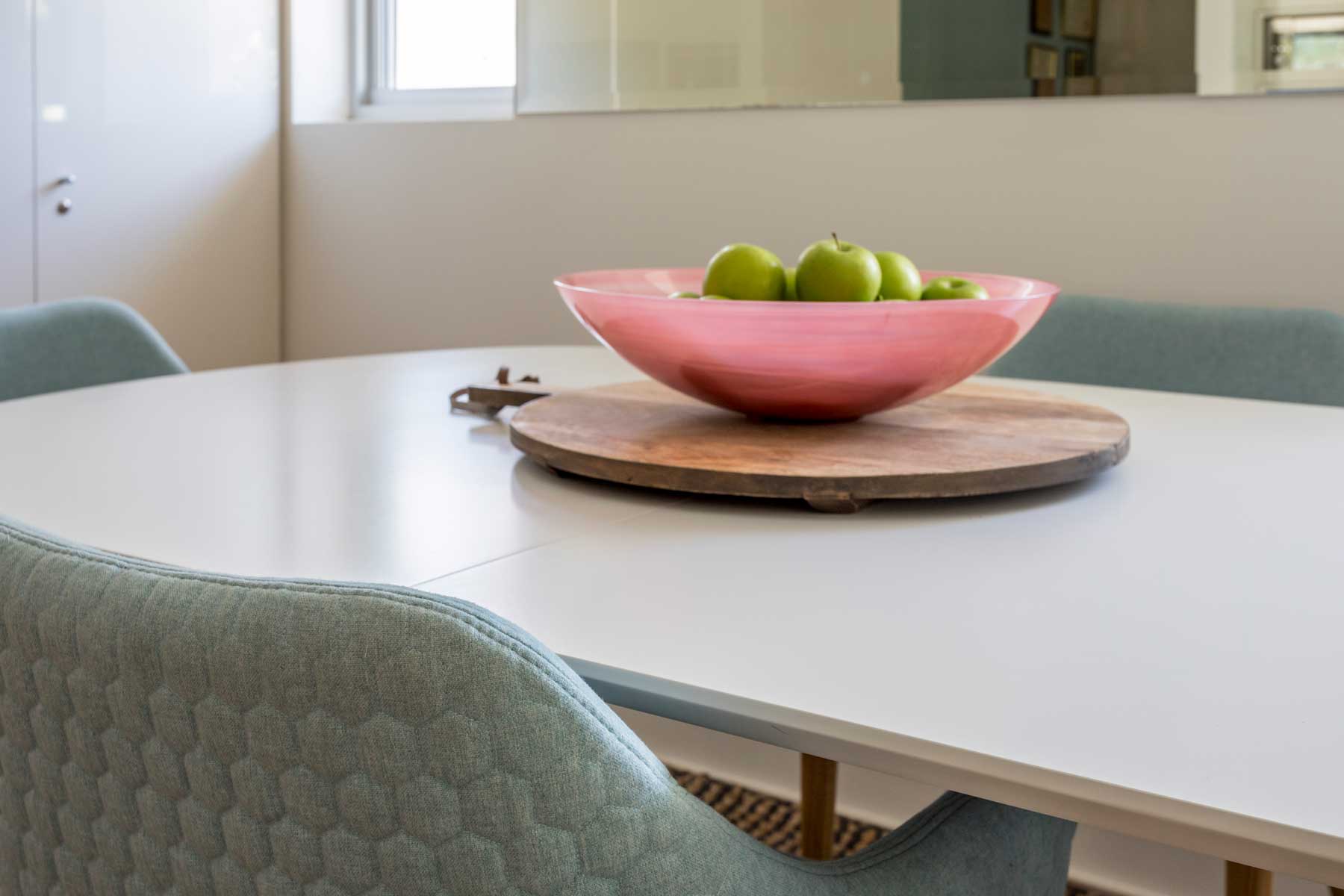 Robyn's vibrant beach apartment - after - fruit bowl