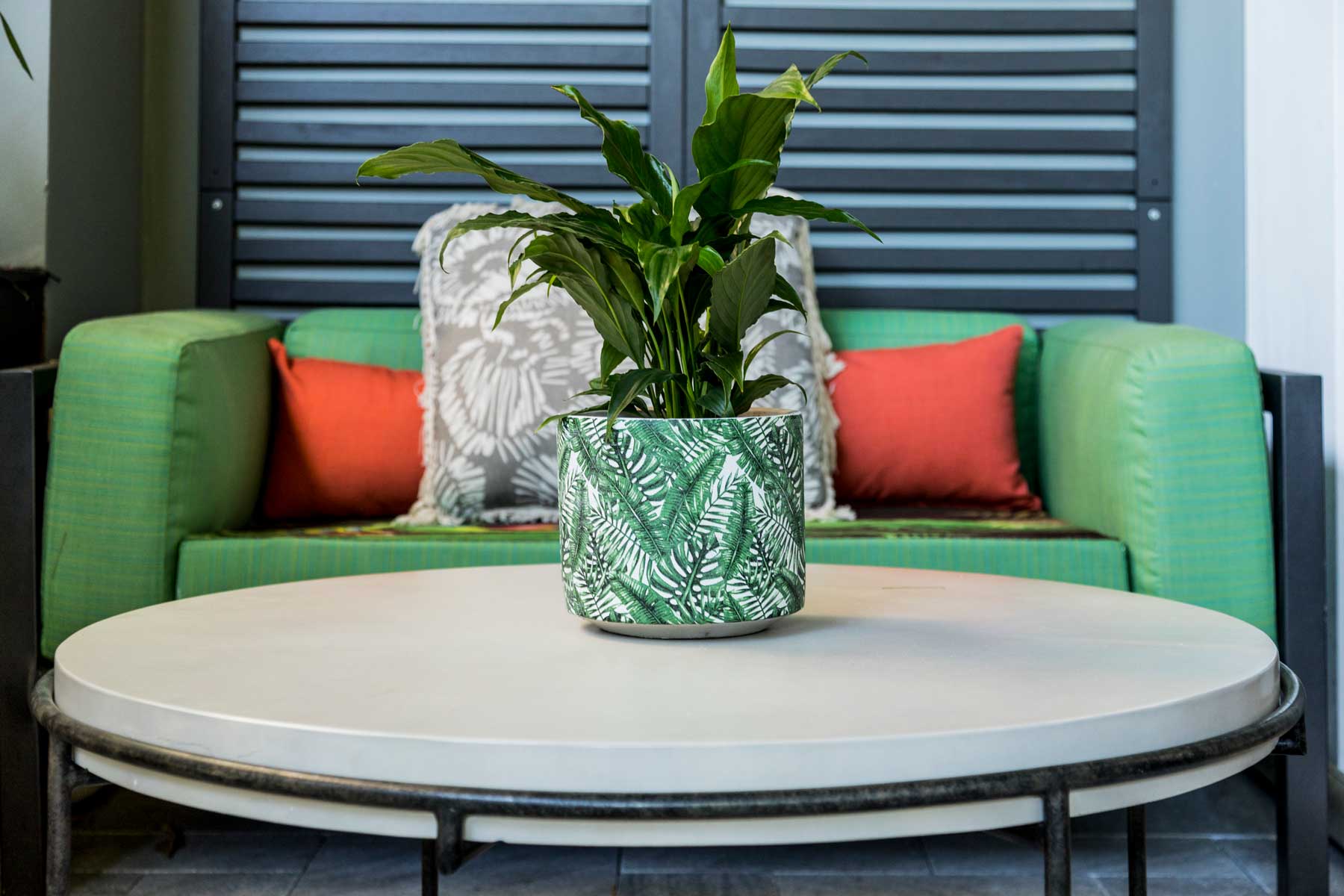 Robyn's vibrant beach apartment - after - porch table
