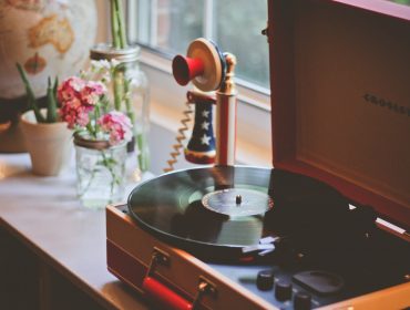 retro interior design record