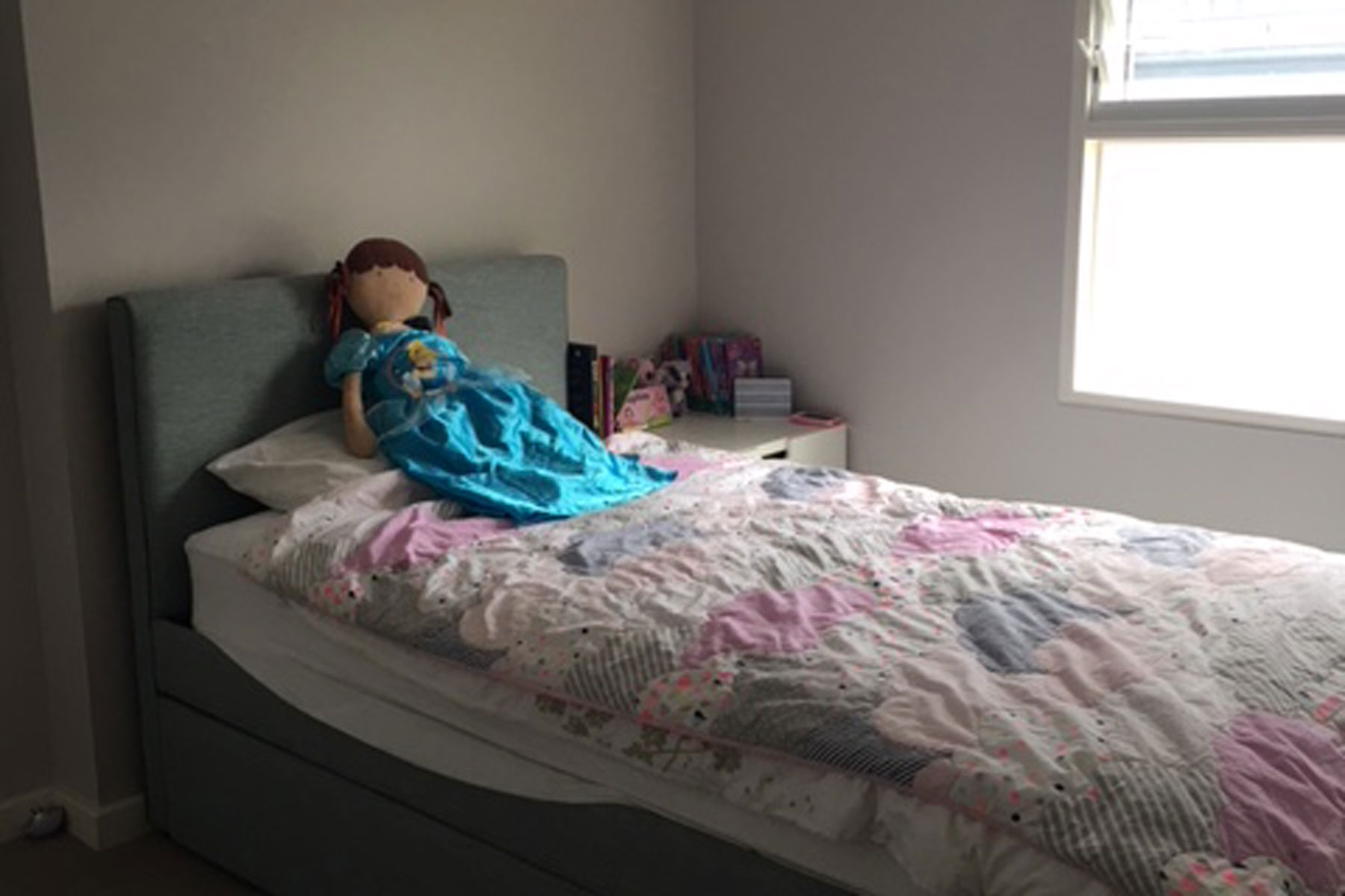 Corinna child bedroom - before